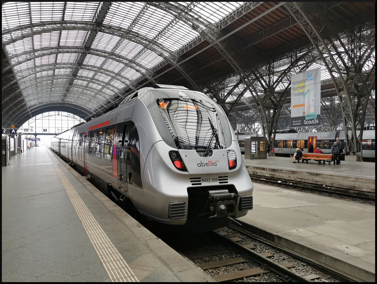 Als RB20 Eisenach steht 9442 308 von abellio etwas verlassen am leeren Bahnsteig im Leipziger Hauptbahnhof am 20.03.2023 (94 80 9442 304-4 D-ABRM, Abellio Rail Mitteldeutschland GmbH, Halle / Saale)
