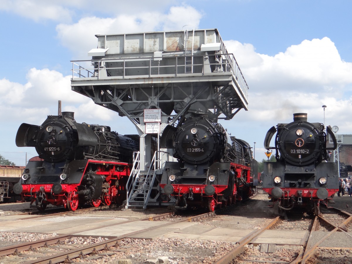 Am 14.09.13 gab es in Chemnitz-Hilbersdorf wieder ein Heizhausfest. Es war das 22. Hier zusehen 41 1225, 03 2155 und 03 1010 am Kohlehochbunker. 
Bild des Monats September 2013+Bild des Jahres 2013.