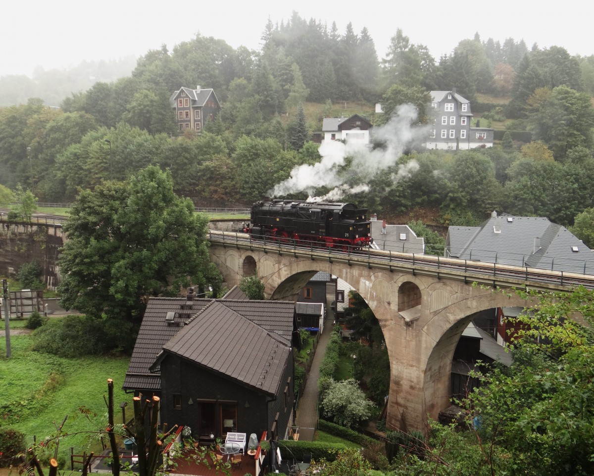 Am 15.09.13 war die 95 027 wieder in ihrer alten Heimat. Hier beim Umsetzen in Lauscha. 
