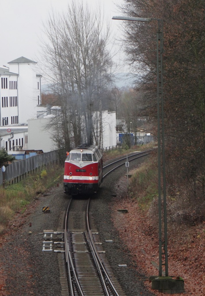 Am 22.11.13 brachte die 118 770 der MTEG mit einer ITEGRO ER 20 einen Kesselzug nach Marktredwitz. Hier zusehen auf dem Weg zur Tankstelle.