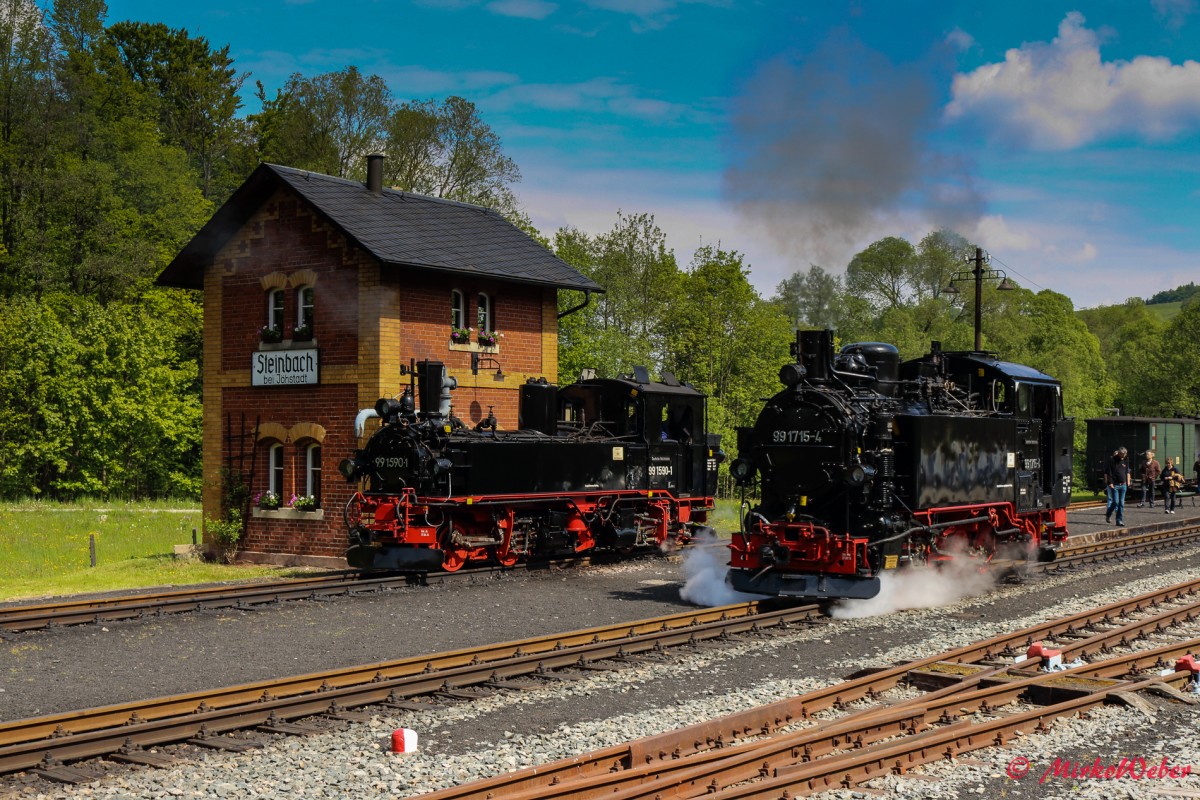 Am 23.05.2015 Beim Besuch der Prenitzer Schmalspurbahn zum Pfingstdampf/Bahnhofsfest
Hier Bahnhof Steinbach bei Jhstadt. Platz.3 (Bild des Monats) Mai.2015