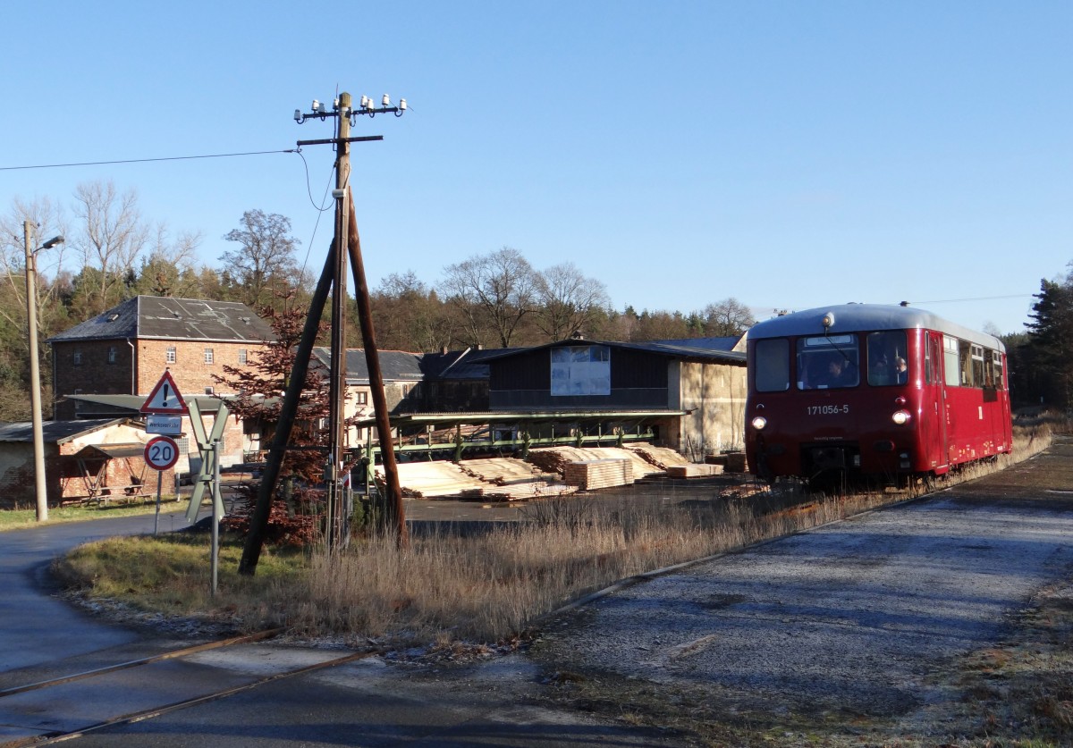 Am 30.12.13 gab es eine Abschlussfahrt mit 171 056 zwischen Schönberg/v. und Schleiz West. Hier zusehen in Wüstendittersdorf.  