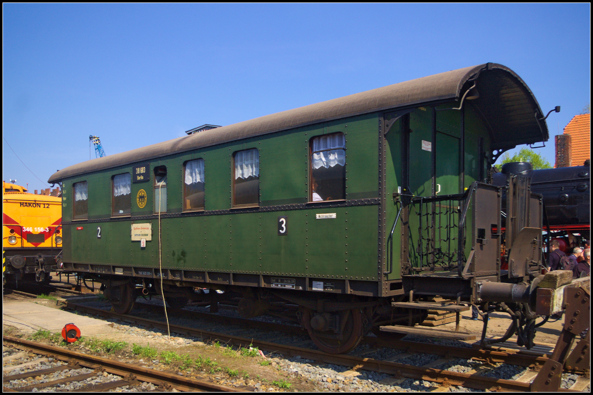 Am Ender der Grube stand whrend des Frhjahrsfest der Dampflokfreunde Brelin e.V. die Donnerbchse 38 683 Berlin BCi. Zu sehen war der Wagen am 21.04.2018 auf dem Vereinsgelnde in Berlin-Schneweide (DR 50 50 24-26 544-7).