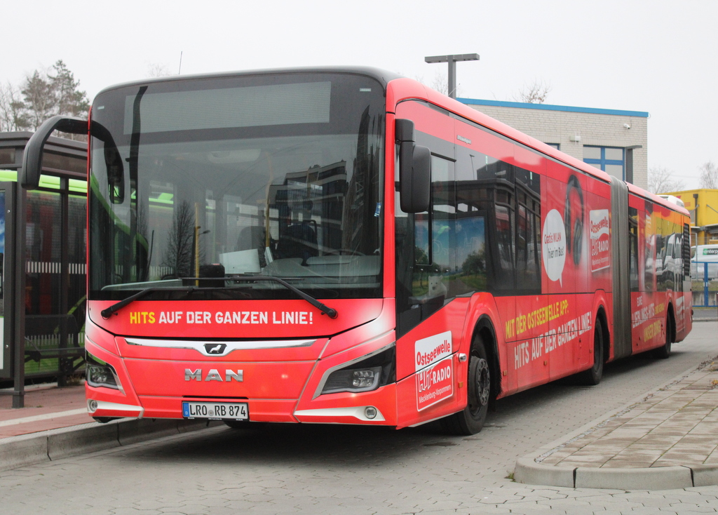 Am Vormittag des 21.12.2025 stand der Ostseewelle Bus in H�he Rostock Hauptbahnhof/S�d.