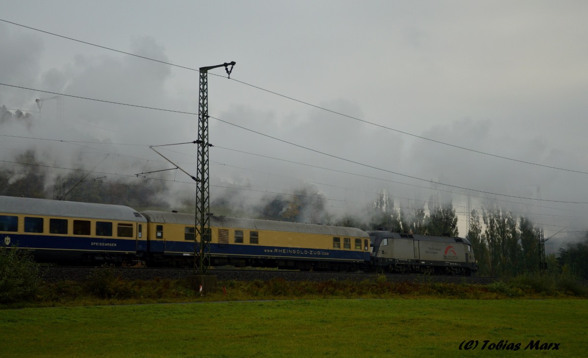 Am Zugschluss des Sonderzuges hing 182 529-8. Zuglok ab Weimar war 01 150. Hier kurz vor Eisenach am 17.10.2015