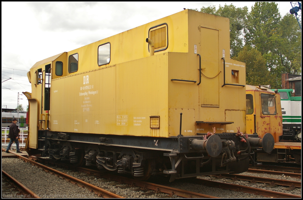 Auch von hinten macht DR 80-50-979 6232-0, Schneepflug Meiningen, SPM 615, Eindruck. Ausgestellt am 15.09.2013 bei den Bahnaktionstagen des Frderverein Berlin-Anhaltische Eisenbahn e.V. in Lutherstadt Wittenberg