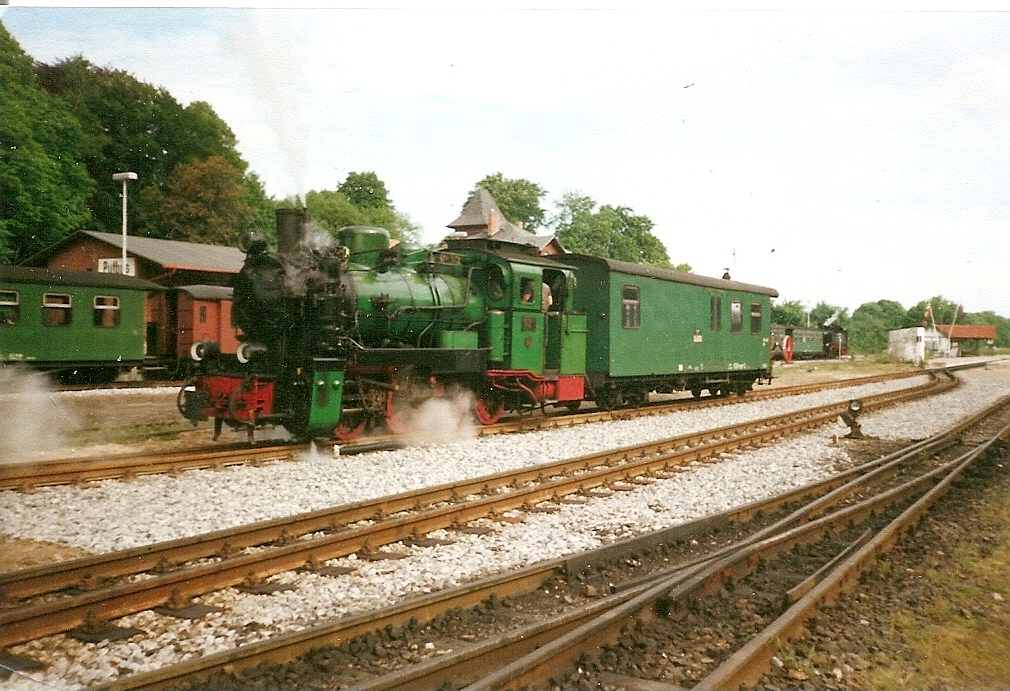 Auch Mh53(99 4633) �bernahm mal die Aufgabe einer Rangierlok als ich Sie in Putbus beim Rangieren erwischte.