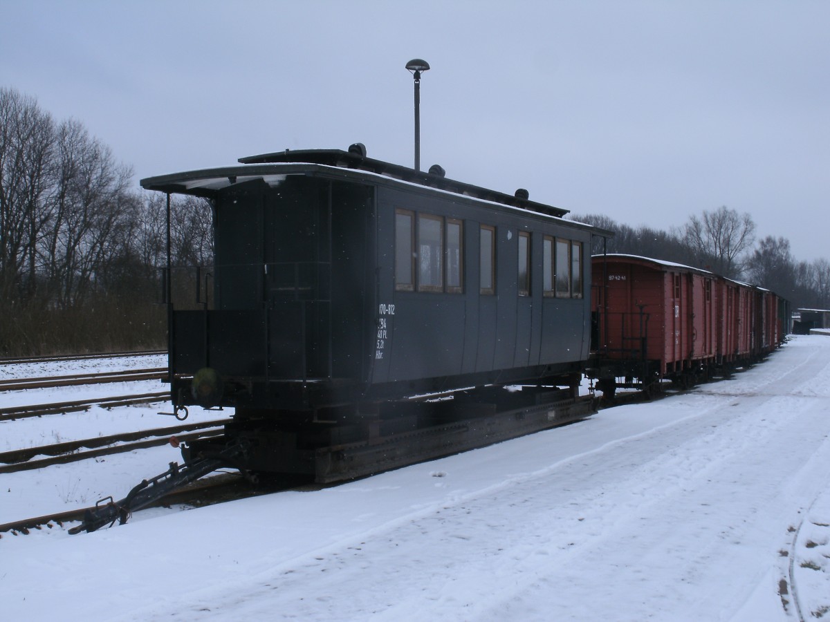 Auf einem Rollwagen aufgebockt stand der KB4 970-812,am 26.Januar 2014,im Putbuser Traditionsbereich.