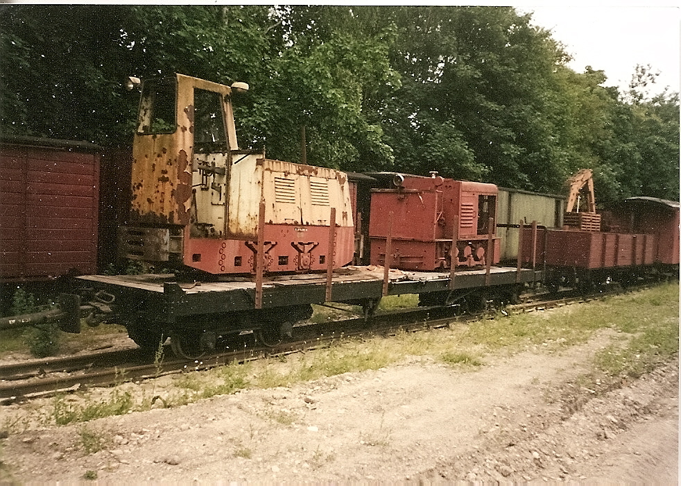 Auf einem Schmalspurgterwagen verladen war diese Feldbahn die in Putbus stand.