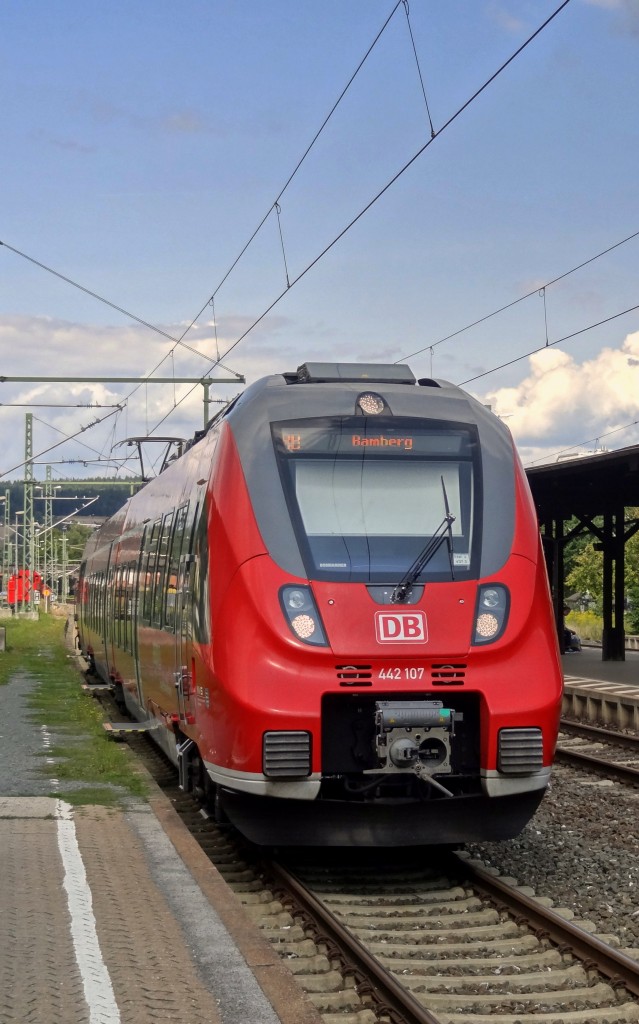 Auf Gleis 4 steht in Kronach die RB nach Bamberg bereit.
Aufgenommen im August 2014.