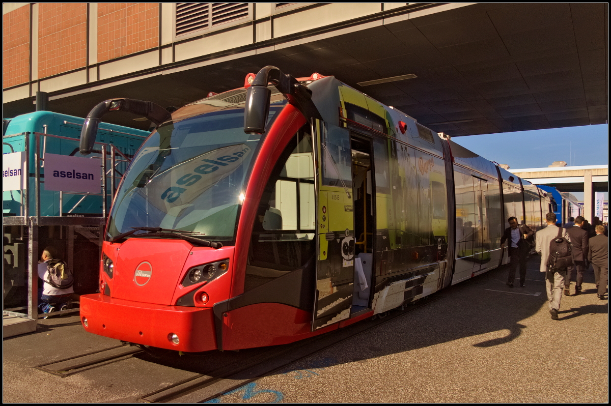 Auf der InnoTrans 2018 in Berlin war auch der Tram-Hersteller Durmazlar aus der Türkei mit der Silkworm vertreten. Das Fahrzeug mit einer Kapazität von 274 Passagieren und 100% Niederfluranteil wird bereits in etlichen Städten in der Türkei eingesetzt.
<br><br>
Technische Daten (Auszug): 750 V DC, Fahrzeuglänge 29 m, Vmax 70 km/h, Einstiegshöhe 350 mm, Gesamtgewicht 38,5 t, Eigenentwicklung.