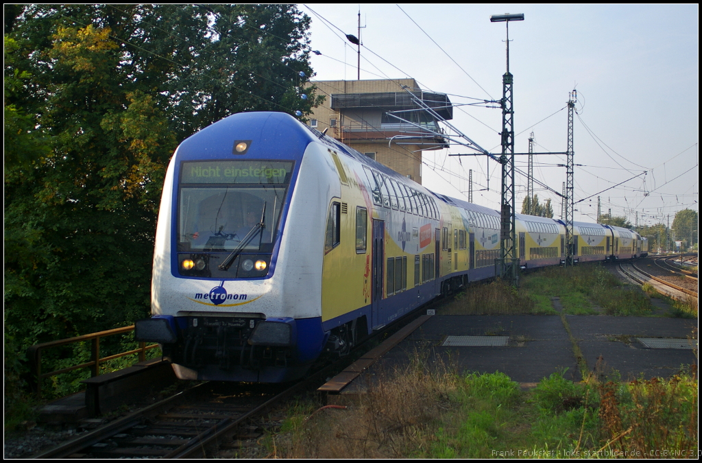 Aus Göttingen kommt am 05.09.2014 Steuerwagen voraus ME 82818 in den Zielbahnhof Uelzen eingefahren