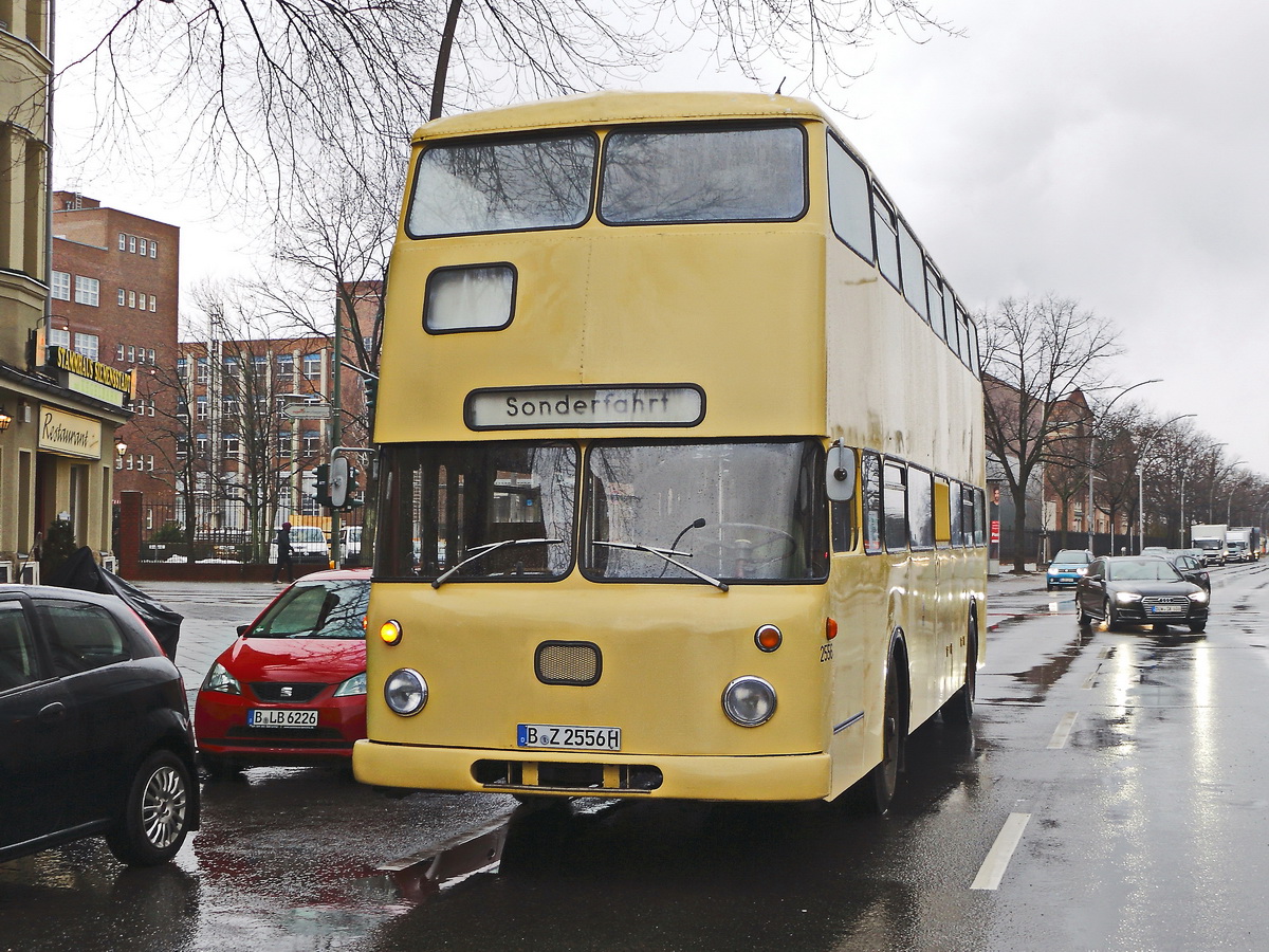 Ausstieg auf den Siemensdamm in Berlin am 26. Januar 2019 aus den Traditionsbus 2556.