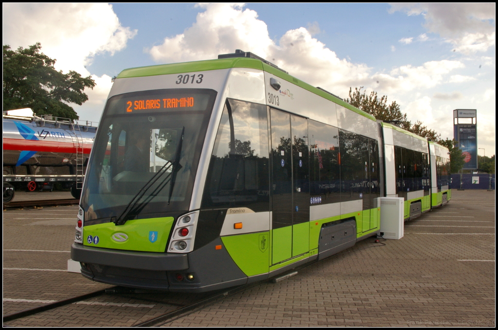 Bei Tz 3013 der mpk Olsztyn handelt es sich um eine dreiteilige Niederflur-Straßenbahn vom Typ Tramino von Solaris. Sie hat eine Länge von 29,3 Meter, eine Breite von 2,5 Meter und wird mit 600 V Gleichstrom betrieben. Der Niederfluranteil liegt bei 100%. Meterspuriger Betrieb wird in Olsztyn seit 2015 auf drei Linien mit Tramino-Straßenbahnen im Süden der Stadt durchgeführt.