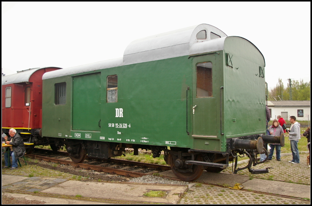 Beim Fest  30 Jahre Traktionswechsel Wittenberge  bei den Dmpflokfreunden Salzwedel e.V. am 06.05.2017 konnte man auch diesen Gepckwagen sehen. Er war bei der DR mit der Nummer 50 50 93-26 528-6 registriert. Die Gattung ist Daa 9326, gebaut wurde er ca 1957.