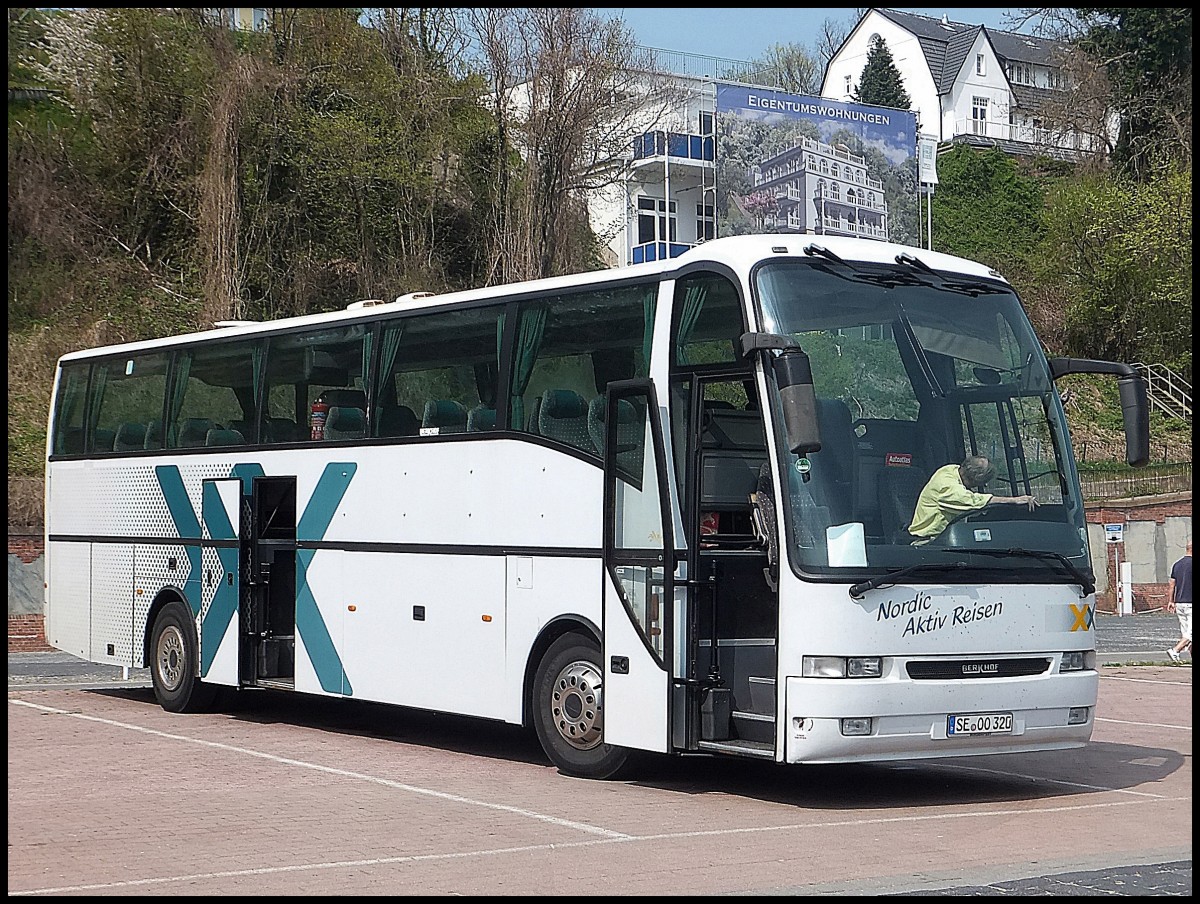 Berkhof Axial von Nordic Aktiv Reisen (ex. Connexxion) aus Deutschland im Stadthafen Sassnitz.