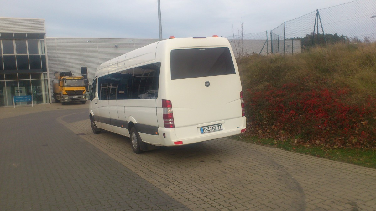 ....dann dieser Mercedes-Umbau von VDL der zu der Bus-Touristik Tonne gehrt beim Mercedes  