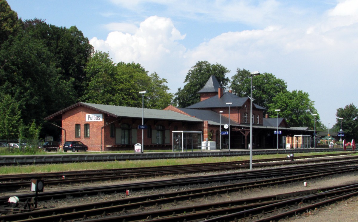 Das Restauriert Empfangsgebäude von Putbus am 27.07.2014
