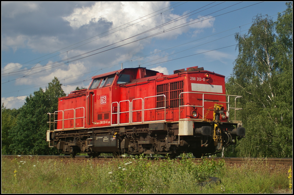 DB Cargo 298 313-8 kam auf ihrem Rückweg von der Übergabe am 09.08.2017 solo durch die Berliner Wuhlheide gefahren. Gruß an den Tf zurück!