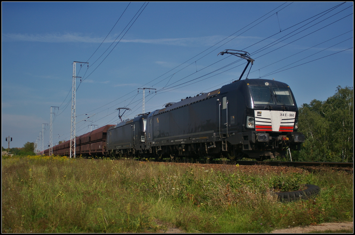 DB Cargo X4 E - 860 / 193 860-4 und 193 864 fuhren mit dem Kohlependel am 30.08.2017 durch die Berliner Wuhlheide