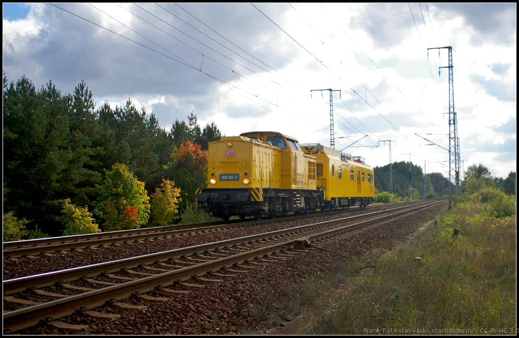 DB Netz 203 301 und 708 324 am 01.10.2013 durch die Berliner Wuhlheide