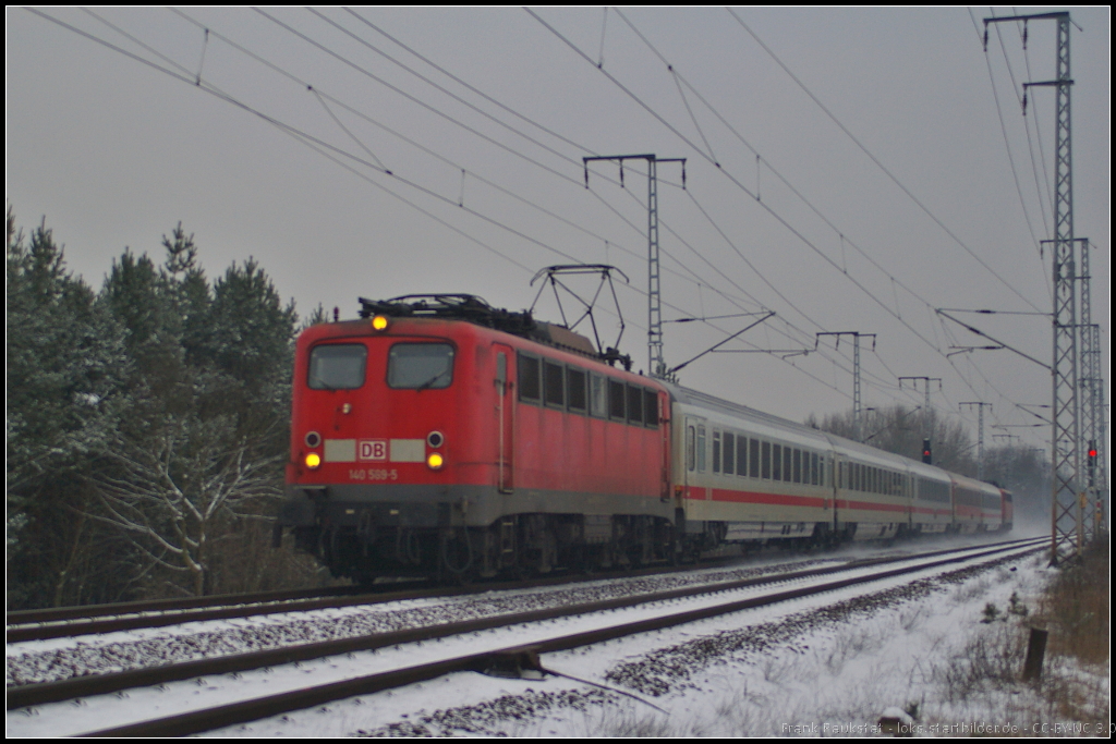 DB Schenker 140 569 mit einem Pbz am 28.01.2014 in der Berliner Wuhlheide