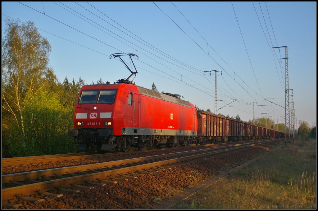 DB Schenker 145 068-3 mit Tanoos in Berlin Wuhlheide, 23.04.2015