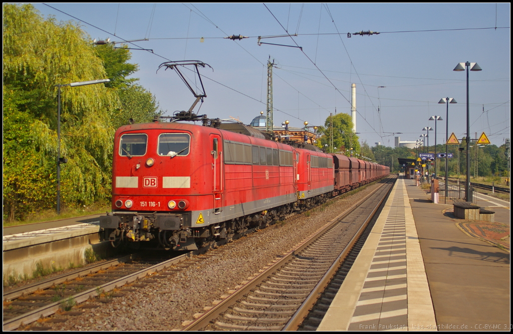 DB Schenker 151 116-1 und 151 104 mit einem Erz-Zug am 05.09.2014 durch Uelzen