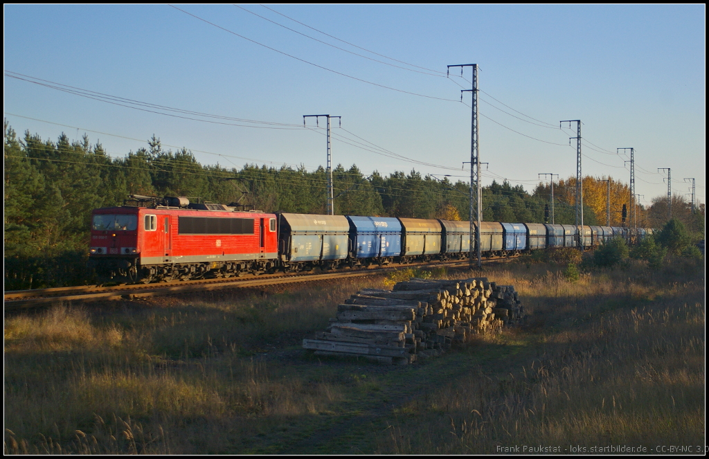 DB Schenker 155 056 mit Kohle am 24.10.2013 in der Berliner Wuhlheide