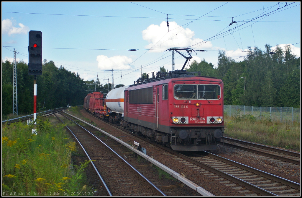 DB Schenker 155 131-6 mit einem gemischtem Gterzug am 11.08.2014 durch Panketal-Zepernick
<br><br>
Update: 13.02.2015 in Opladen verschrottet