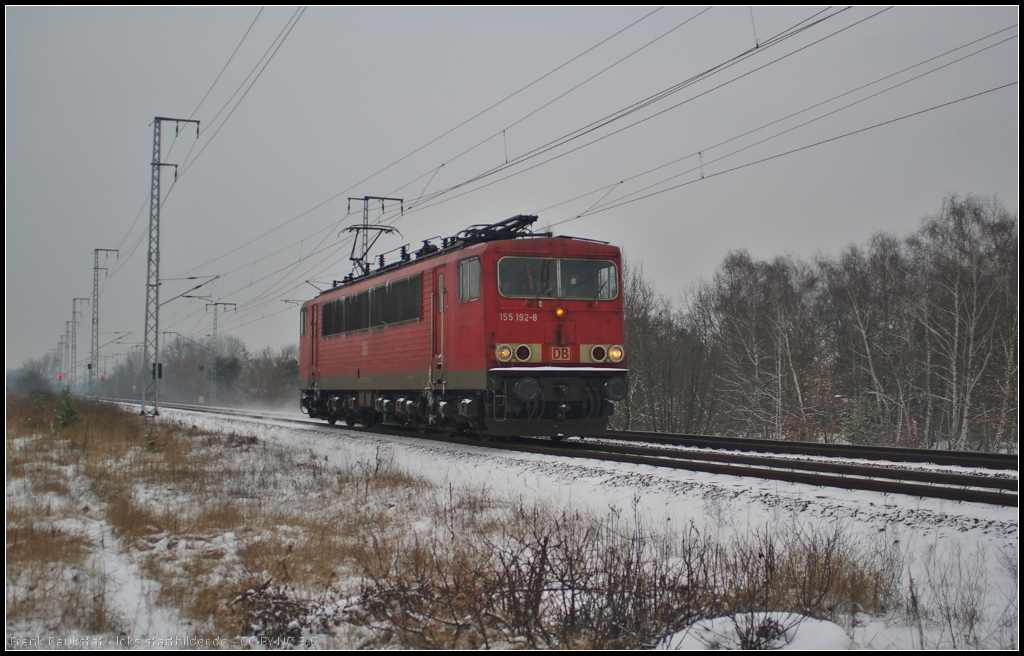 DB Schenker 155 192 fuhr als Tfzf am 28.01.2014 durch die verschneite Berliner Wuhlheide