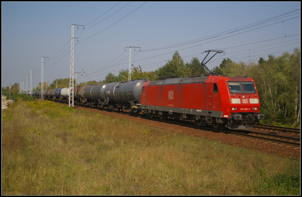 DB Schenker 185 069-2 mit einem Kesselwagen-Zug am 17.09.2014 durch die Berliner Wuhlheide