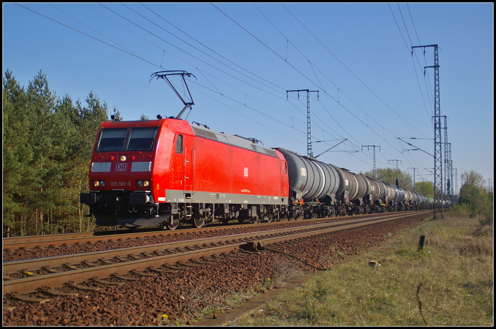 DB Schenker 185 169-0 mit Zans in Berlin Wuhlheide, 23.04.2015