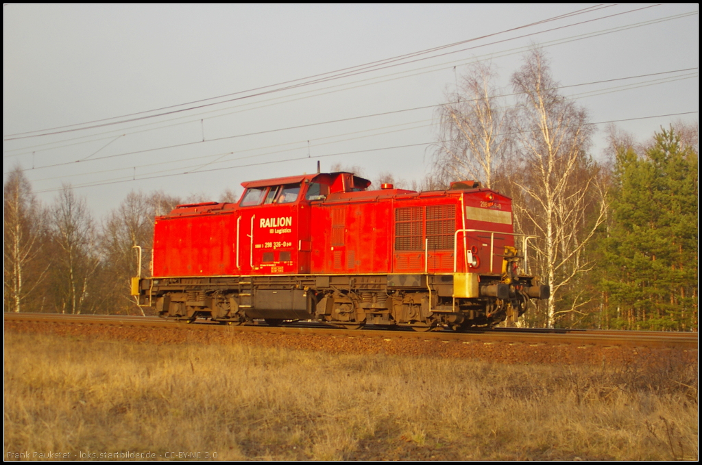 DB Schenker 298 326 solo am 07.03.2014 durch die Berliner Wuhlheide