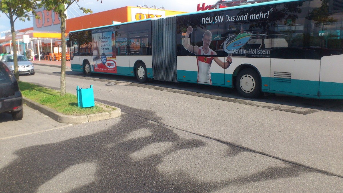 Der Citaro Facelift der Stadtwerke NB SW 588......und noch die Fahrerseite mit der MMZ Werbung für die vielfallt im haus....und auch noch der Kanute Martin Holstein der auf diesen Wagen zusehen ist