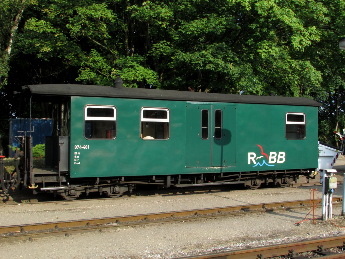 Der Gep�ckwagen 974-481 am 02.08.2014 in Putbus