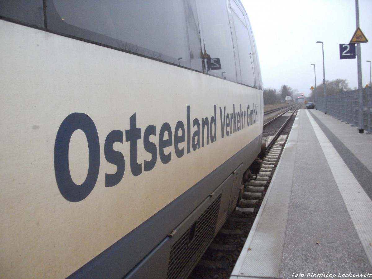 Der Ostseeland Verkehr GmbH Firmenschriftzug am 14.12.13 