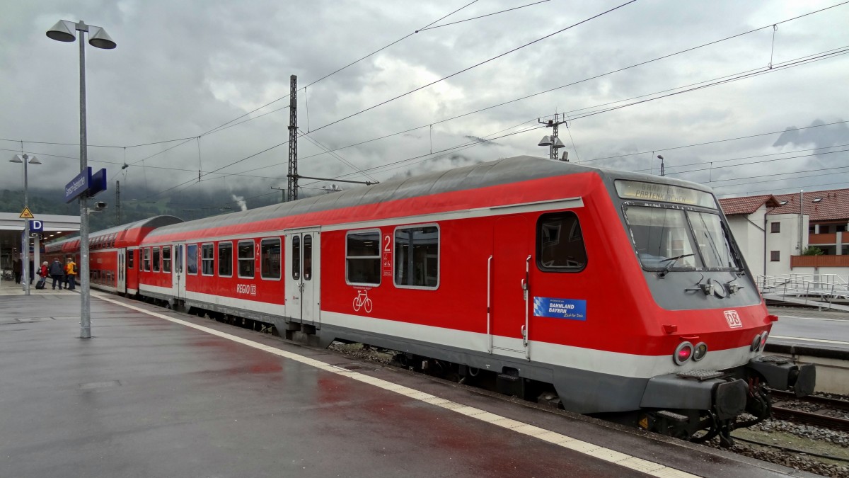 Der RE aus M�nchen Hbf im Endbahnhof Garmisch-Partenkirchen.
Aufgenommen im September 2014.