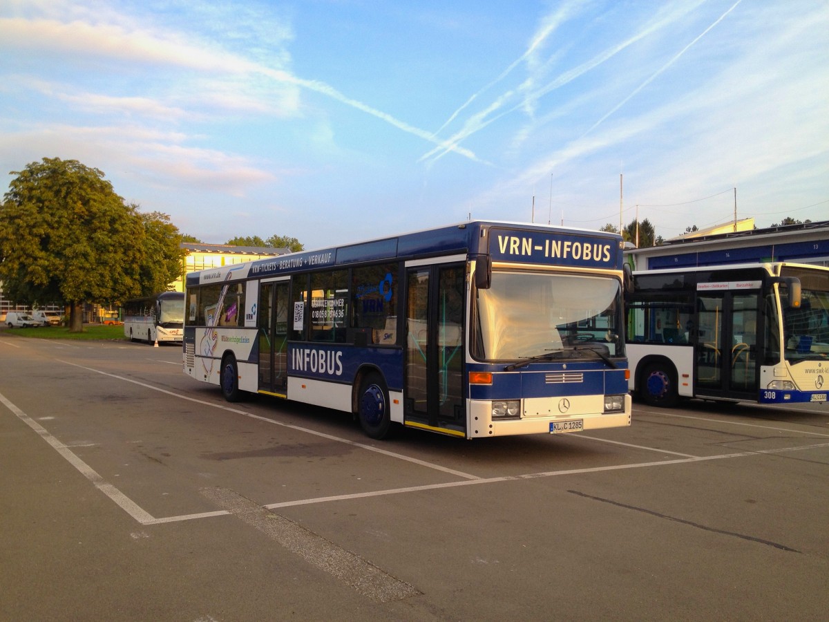 Der VRN Infobus ist ein O 405N2 der Stadtwerke Kaiserslautern (KL-C 285) und steht auf dem Betriebshof der WNS in Kaiserslautern. Aufgenommen am 15.09.2014.