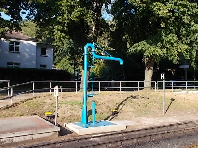 Der Wasserkran am Kleinbahnhof in Binz am 18.Juli 2015.