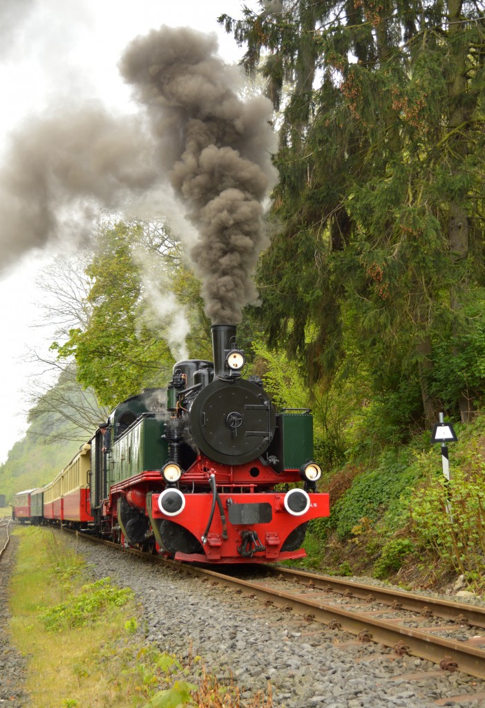 Die 11sm beim rangieren in Brohl am 01.05.2015 (8)