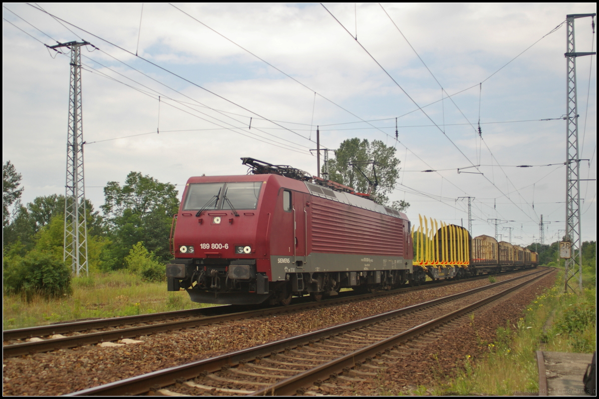 Die 189 800-6 ist bei der Eisenbahn-Bau- und Betriebsgesellschaft Pressnitztalbahn mbH (PRESS) eingestellt und an die METRANS Rail (Deutschland) GmbH vermietet. Am 09.07.2017 fuhr sie mit einem leeren Holzzug durch die Berliner Wuhlheide