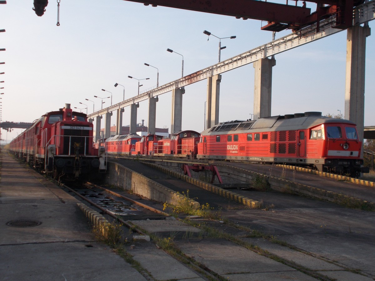 Die gegenwärtig letzten Schrottdieselloks in Mukran am 01.November 2015.