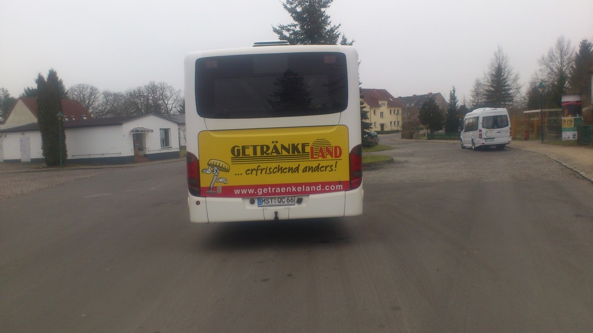 ...die Heckansicht dieses Setra in Neustrelitz am Alexander Platz 