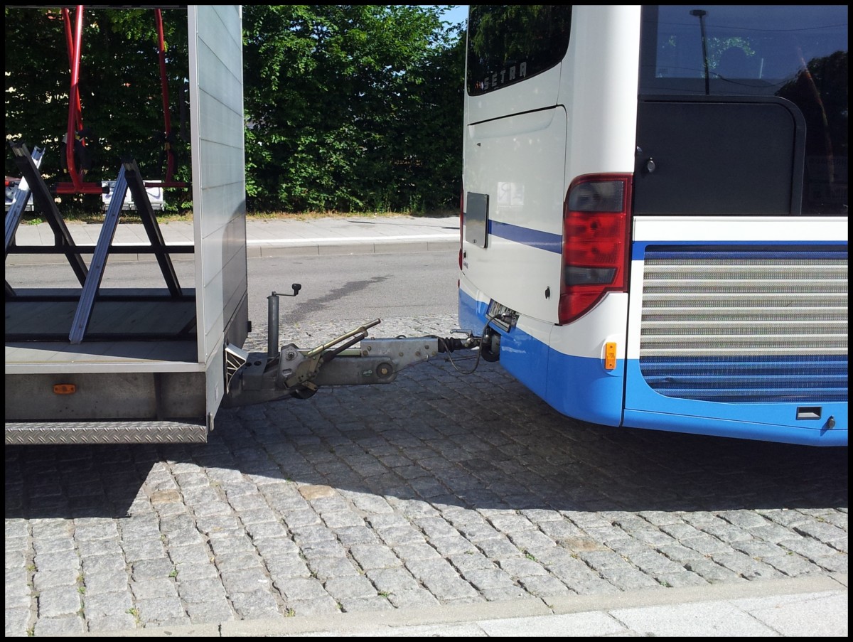 Die Kuplung zwischen Hnger und Setra 415 NF der Kraftverkehrsgesellschaft mbH Ribnitz-Damgarten in Ribnitz-Damgarten.