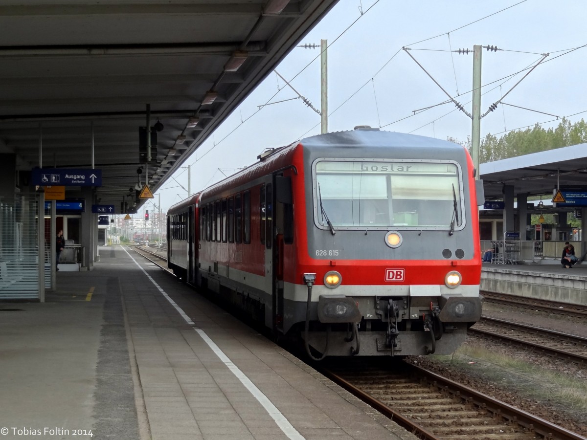 Die RB nach Goslar in Form von 628-615 steht in Braunschweig Hbf auf Gleis 4.
Aufgenommen im September 2014.