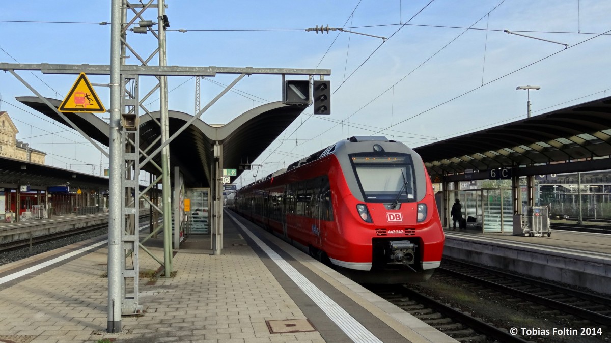 Die S1 aus Erlangen ist soeben in Bamberg angekommen.
Aufgenommen im März 2014.