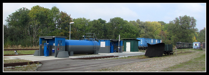 Die Tankstelle f�r die kleine und die gro�e Bahn in Putbus am 11.Okt.2013