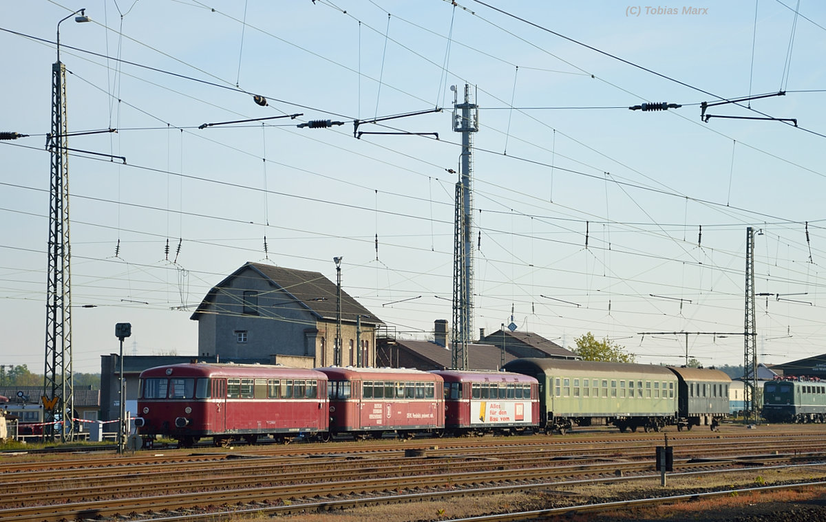 Die VT98 der Pfalzbahn beim morgendlichen Sonnenbad in Darmstadt-Kranichstein am 06.05.2016