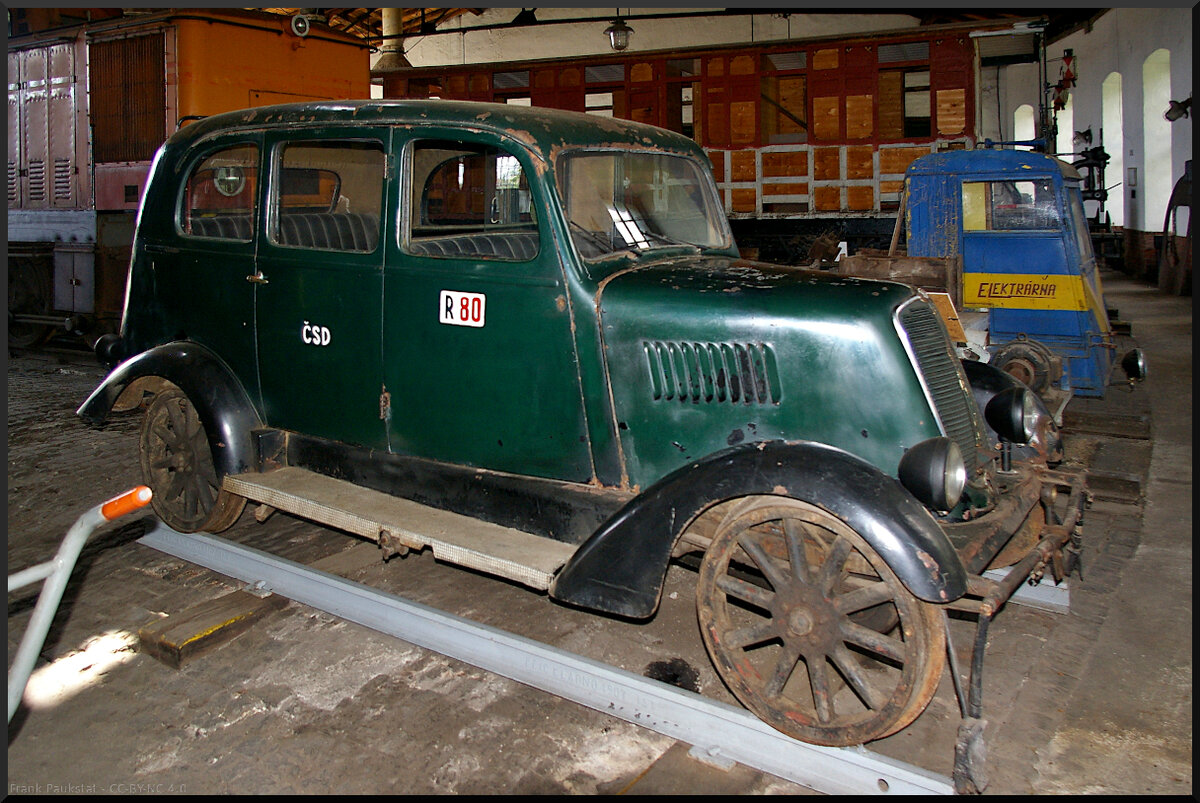 Diese Motordraisine gebaut von Škoda im Jahr 1947 stand im Lokschuppen des Eisenbahnmuseum Jaroměř ausgestellt. Sie wurde bei der ČSD als Dm6-47002 bezeichnet.

Jaroměř, 21.05.2022
